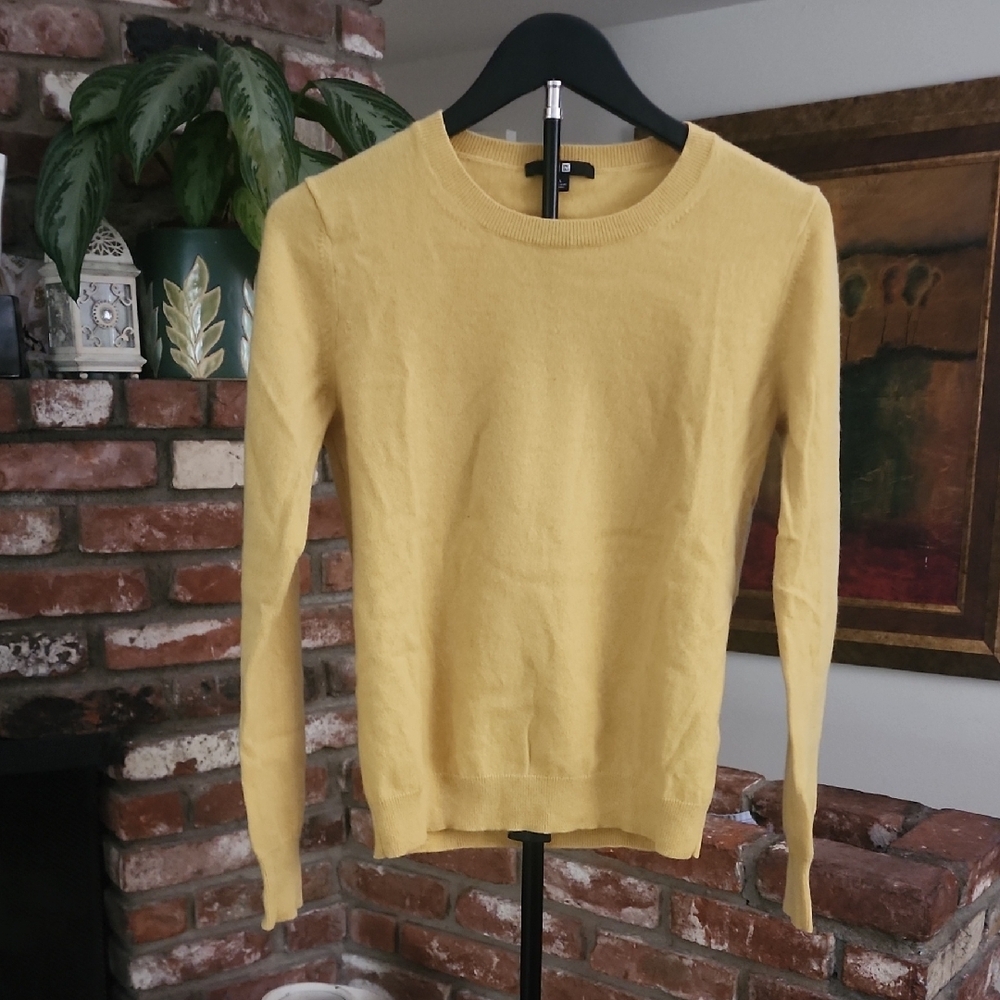 Uniqlo 100% Cashmere Yellow Crewneck Sweater Women’s Size L